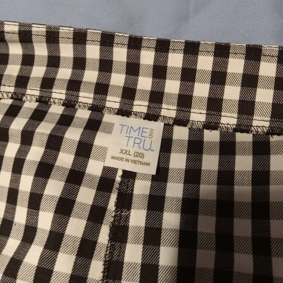 Shorts - Picture 3 of 3